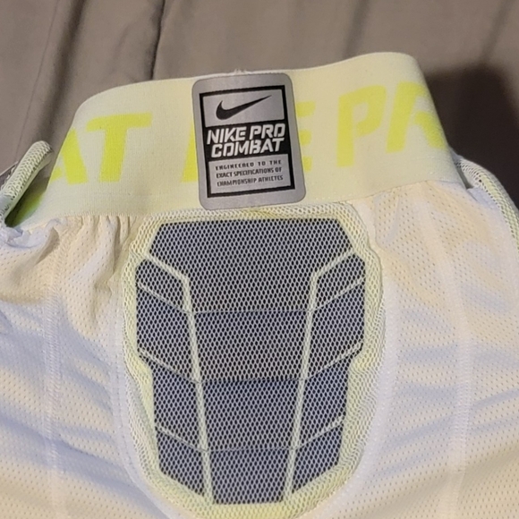 Nike Pro Combat Football Girdle - Picture 3 of 4